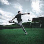 阿根廷国家队队徽 - 蓝白条纹盾牌与太阳图案