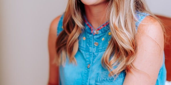 世界杯体育场馆全景 - 夜晚灯光下的现代化足球场